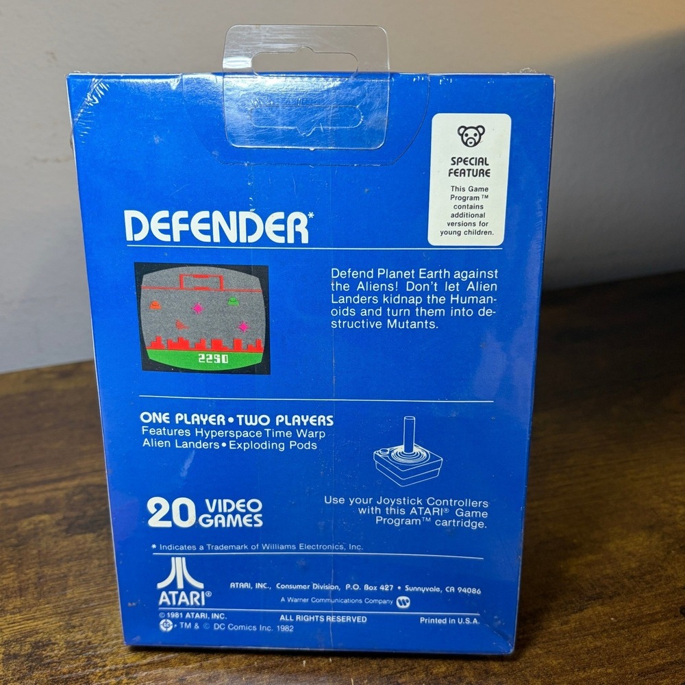 Atari 2600 Defender Video Game CX2609 Factory Sealed First Edition DC Comic Book - Picture 2 of 9